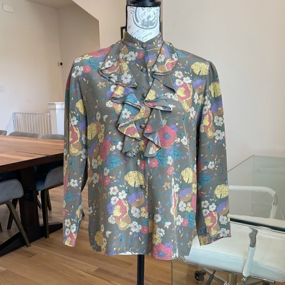 🦋DATTILO🦋 floral button ruffle down blouse